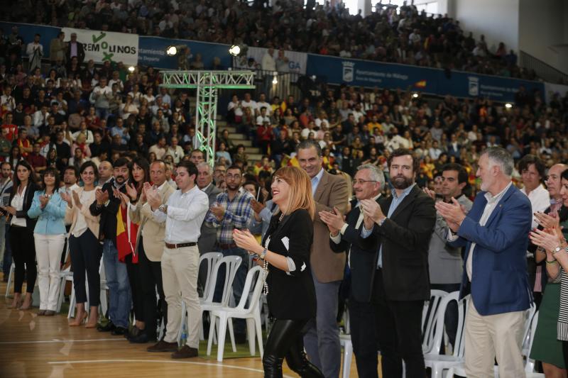 Unas 2.500 personas, según los cálculos de este periódico –los convocantes aumentaron la cifra hasta 3.000–, asistieron al pabellón de Ciudad Jardín de la capital para escuchar a los números uno y dos al Congreso por Málaga, Patricia Rueda y Rubén Manso, respectivamente, y a los dirigentes nacionales Javier Ortega Smith, secretario general del partido; José Antonio Ortega Lara, presidente honorífico de Vox; e Iván Espinosa de los Monteros, número tres de la lista por Madrid