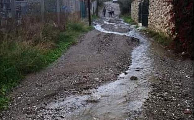 Cuando llueve la calle se convierte en un río.