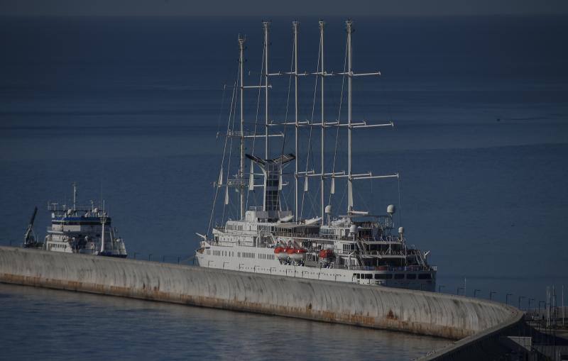 Este sábado, día con más cruceros en el recinto, con el añadido de que tres de los cinco barcos eran exclusivos. En la imagen, el ‘Windsurf’.