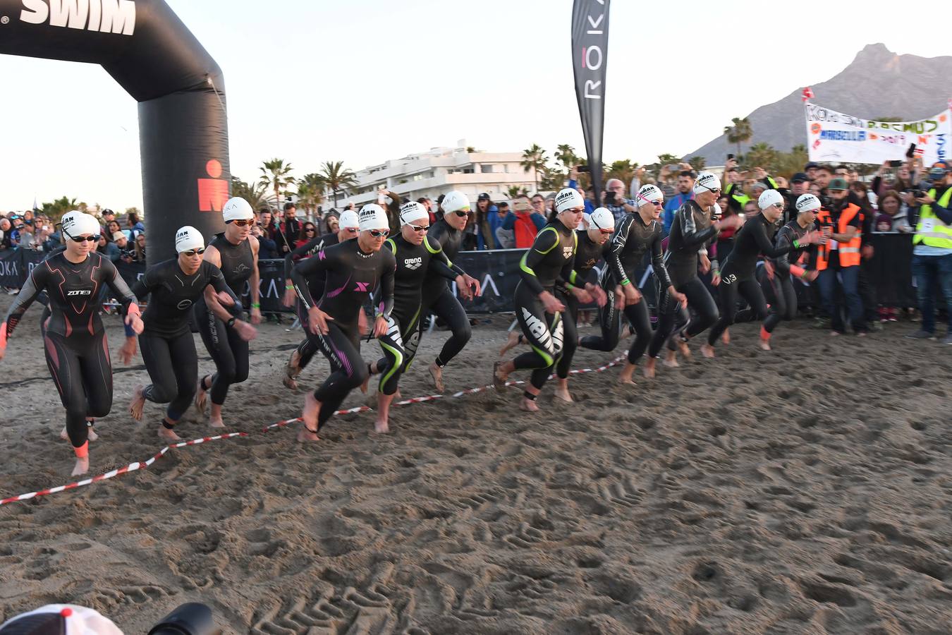 Triatletas de todo el mundo participan en la segunda edición del Ironman 70.3 de Marbella