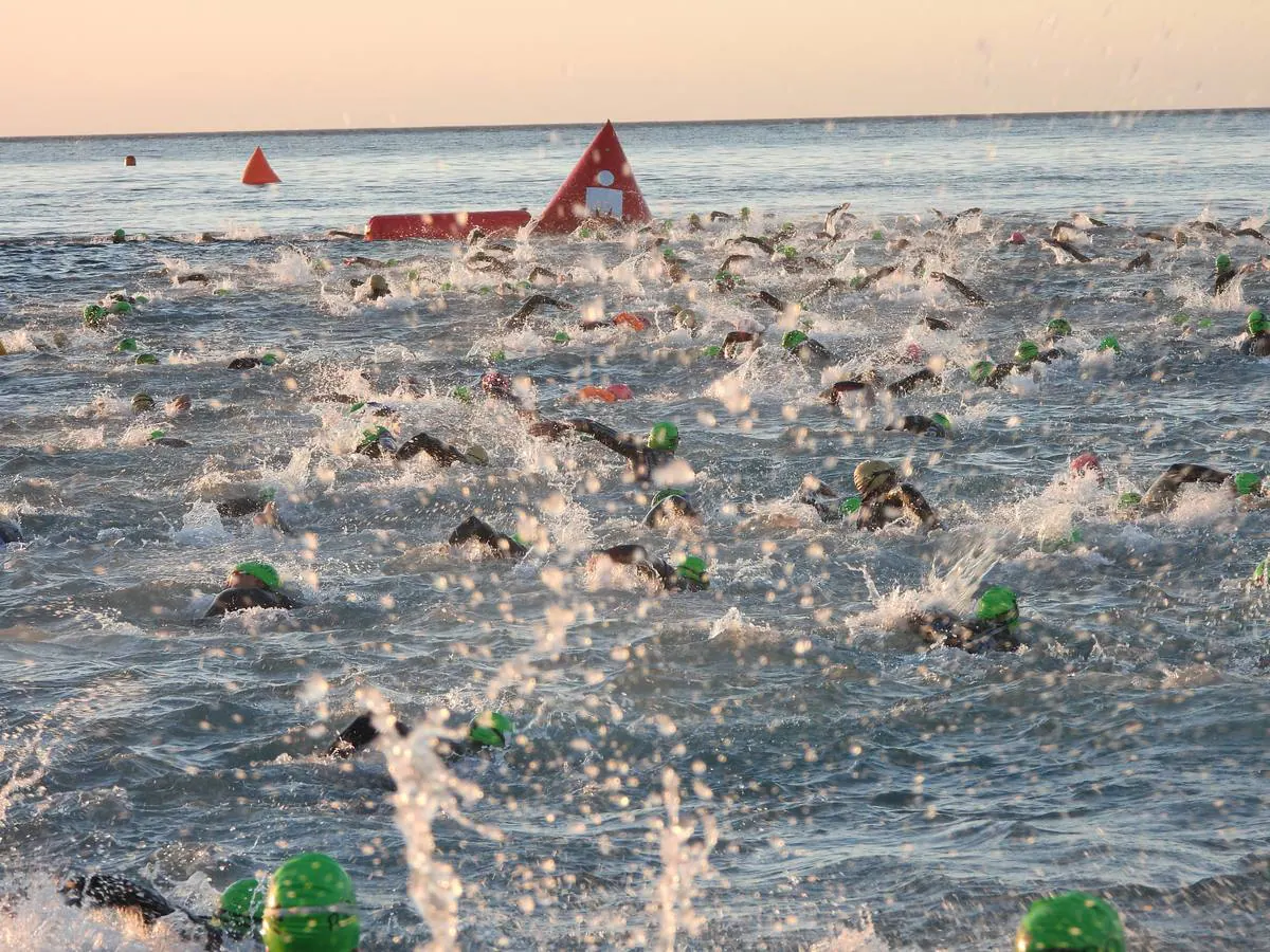 Triatletas de todo el mundo participan en la segunda edición del Ironman 70.3 de Marbella