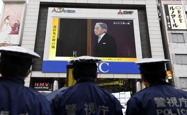 El emperador Akihito, en la ceremonia de abdicación. 