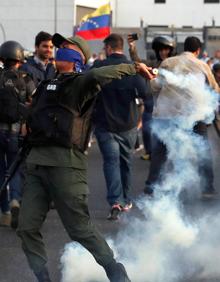 Imagen secundaria 2 - El significado de las cintas azules que usan algunos militares en la crisis de Venezuela