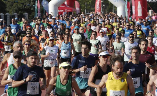 Los corredores partieron de la meta a las 9.30 horas 