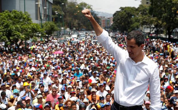 Juan Guaidó ha reaparecido en una manifestación, junto a miles de simpatizantes.