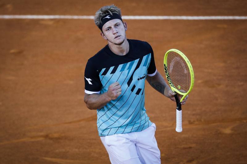 El tenista malagueño logró derrotar al decimoctavo tenista del mundo, el francés Gael Monfils (ex 'top ten' muchos meses) y se ha clasificado para las semifiales del ATP 250 de Estoril (Portugal), en tierra batida.