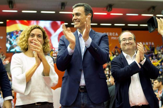 Batet, Sánchez e Iceta, en un acto de campaña del PSC en Barcelona. :: Quique García / efe