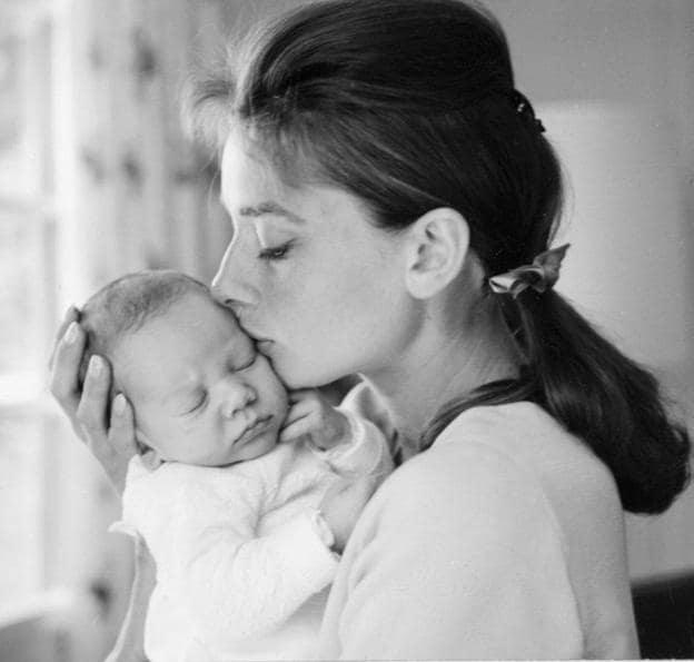 Hepburn, con su hijo Sean. :: efe