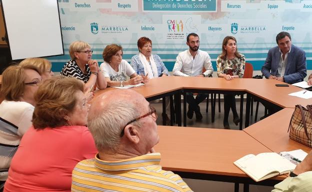 El Consejo de Personas Mayores de Marbella se reunió este miércoles para abordar el plan de la caseta. 