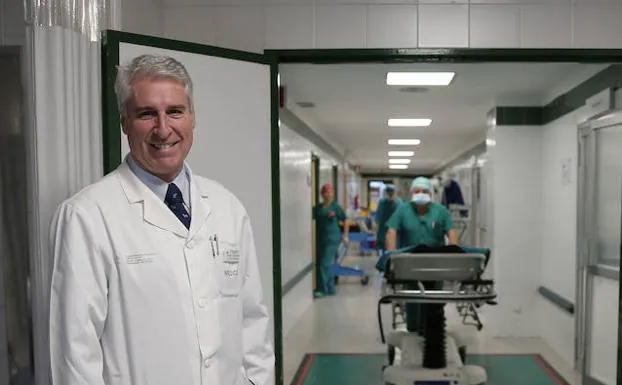 Miguel Ángel Arráez, en el Hospital Regional de Málaga.