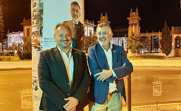 Antonio Pulido (izquierda), con José Enrique Lara (número 1 de la lista), durante el arranque de la campañade Vox