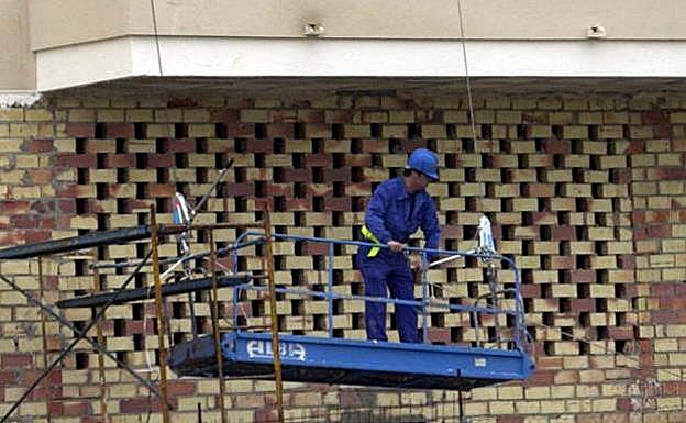 El Colegio de Arquitectos insta a Urbanismo a tomar medidas ante el «grave retraso» en la concesión de licencias