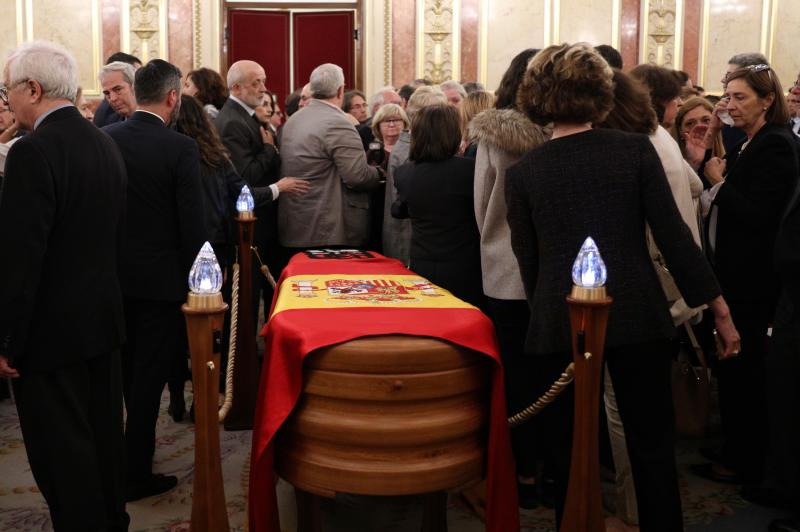 Fotos: Dolor y mucho respeto en la capilla ardiente de Alfredo Pérez Rubalncaba