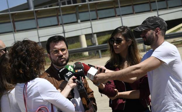 El vicepresidente de la Generalitat, Pere Aragonès, atiende a los medios tras visitar a Junqueras en la prisión de Soto del Real.