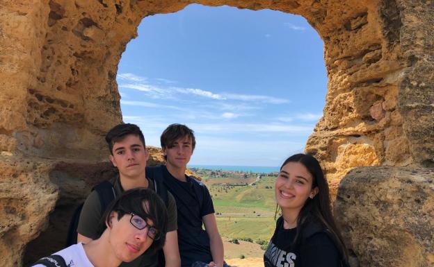 El grupo de estudiantes, en Agrigento. 