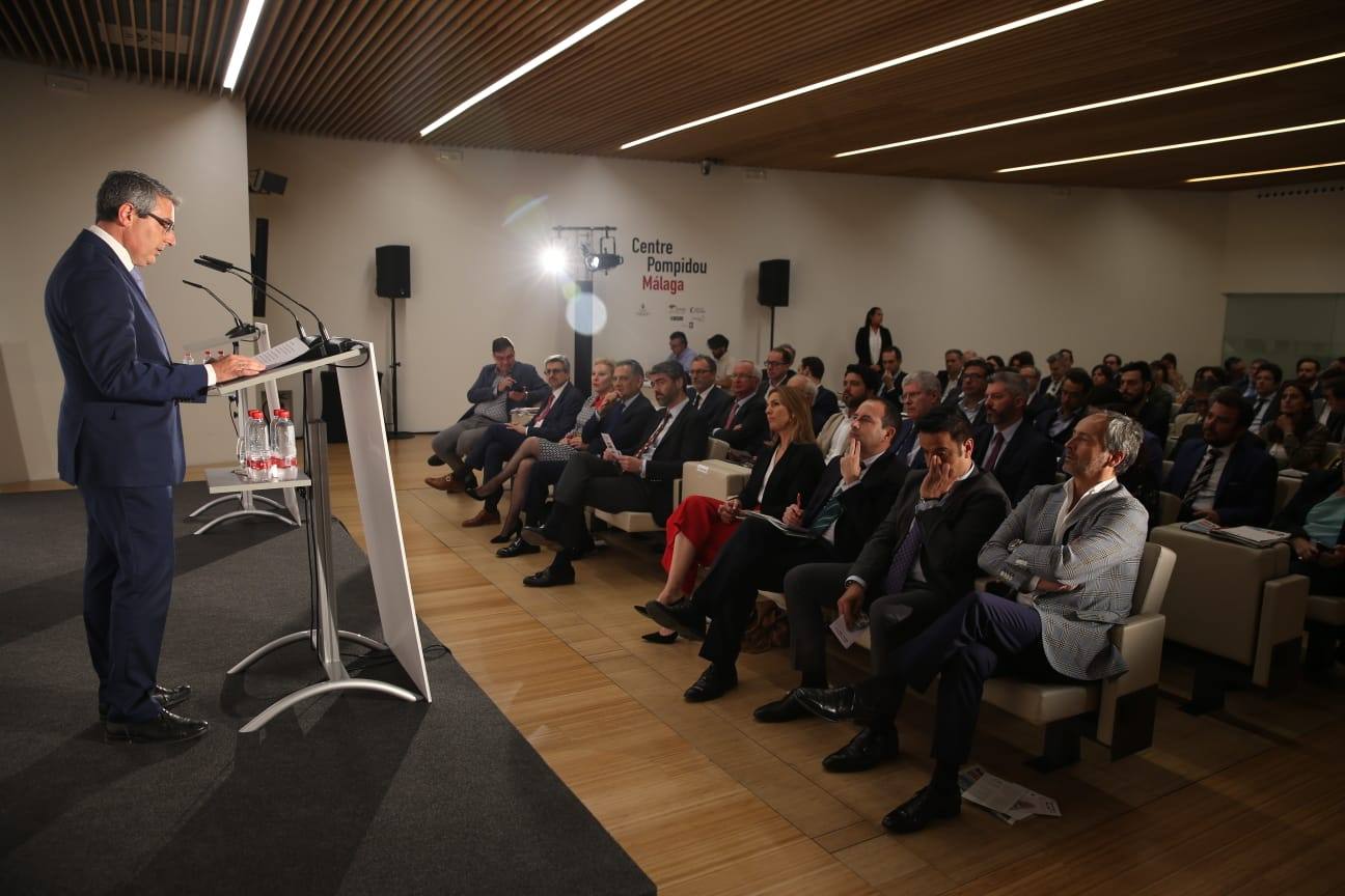 El encuentro organizado por SUR, la Diputación y AC Hoteles se celebra esta mañana en el Pompidou