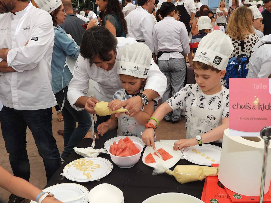 Casi 150 niños de varios colegios de Marbella y de la  Fundación Andrés Olivares  han podido disfrutar de unos divertidos talleres impartidos por 26 chefs de todo el país, que suman 47 estrellas Michelin. 