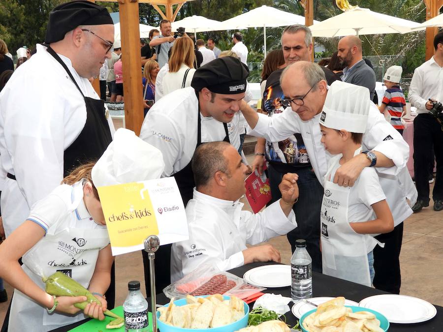 Casi 150 niños de varios colegios de Marbella y de la  Fundación Andrés Olivares  han podido disfrutar de unos divertidos talleres impartidos por 26 chefs de todo el país, que suman 47 estrellas Michelin. 