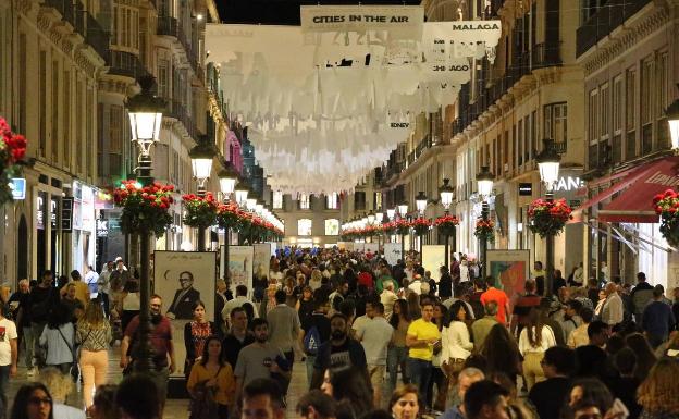 La calle Larios, el pasado sábado durante la Noche en Blanco. 