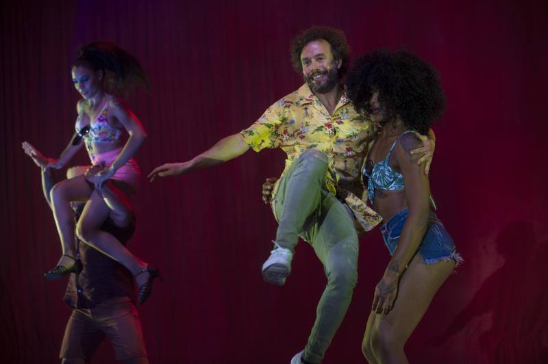 'Hotel Habana Show' concentra en Málaga la esencia de Cuba bajo la carpa instalada en el recinto ferial con acrobacias, bailes y son cubano