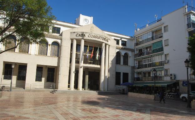 Fachada del Ayuntamiento de Rincón de la Victoria. 
