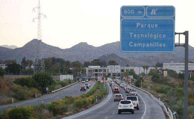 Momento en el que la Guardia Civil ha abierto el carril reversible, a las 7.20 de la mañana. 