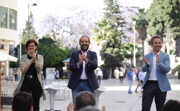 Maite Pagazaurtundúa, Juan Cassá y Guillermo Díaz, esta tarde en el cierre de campaña