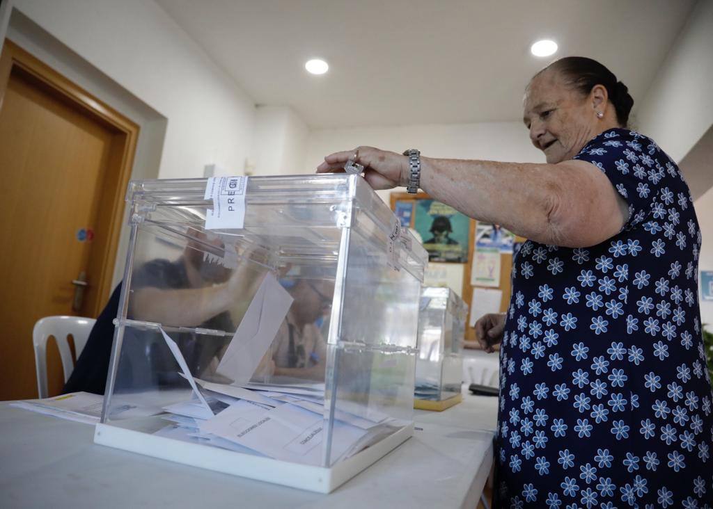 Desde las nueve de la mañana del domingo 26 de mayo los malagueños acuden a las urnas para elegir a sus alcaldes y representantes en el parlamento europeo. Estas son las imágenes de una nueva jornada electoral. 