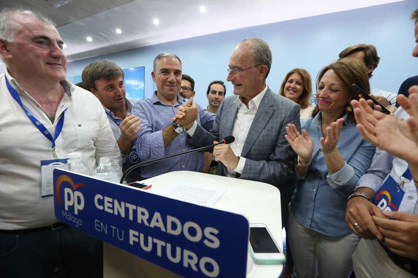 Celebración del Paco de la Torre en la sede del PP.