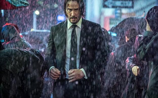 Keanu Reeves sigue fiel al traje y la corbata en la nueva entrega del exterminador John Wick.