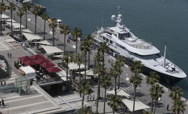 Dos operadores internacionales pujan por la marina de megayates en el puerto de Málaga