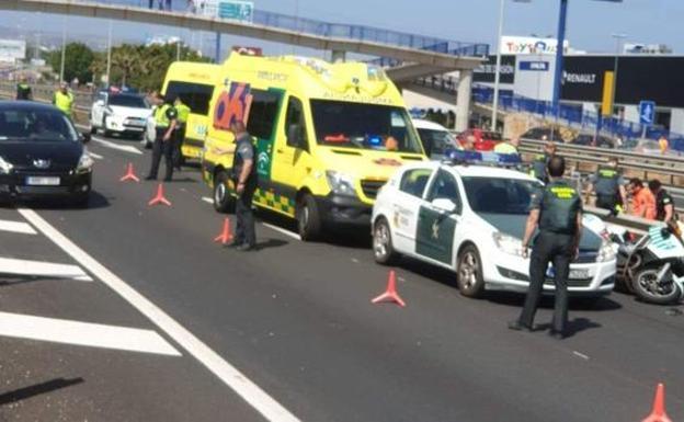 Imagen del dispositivo sanitario y de tráfico desplegado tras el accidente. / ABC