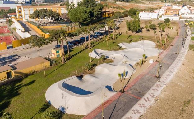 Imagen principal - Algunos de los parques diseñados por la empresa Soul Parks. 