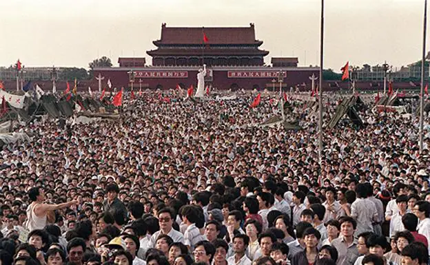 Foto de archivo de una manifestación en la Plaza de Tiananmen, en Pekín, para exigir democracia en 1989. 