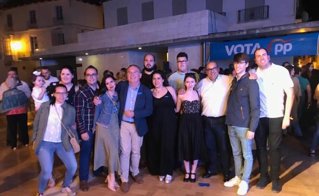 El candidato del PP, Francisco Delgado, en el cierre de la campaña electoral.
