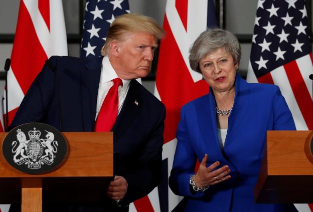 La primera ministra británica, Theresa May, durante la conferencia de prensa con el presidente de EE UU, Donald Trump. :: carlos barria / reuters