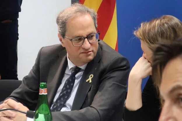 Torra se reunió ayer en Bruselas con los delegados de la Generalitat en el exterior. ::  Laura Zorzona / efe