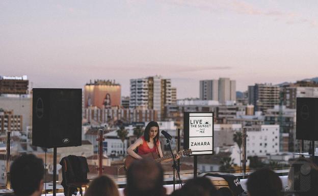 La terraza del hotel Málaga Centro vuelve a ser el escenario de Live the Roof. 