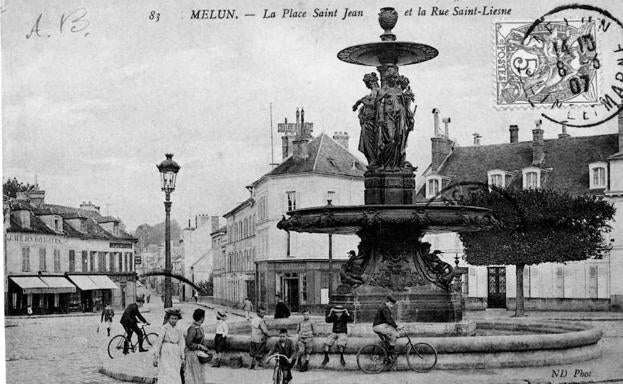 Una postal antigua de la fuente de la ciudad francesa de Melun. 