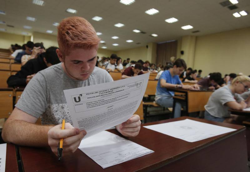 Más de 7.700 estudiantes de Málaga y provincia realizan las pruebas de acceso y admisión a la universidad