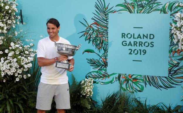 Rafa Nadal, reciente triunfador por duodécima vez en Roland Garros, es el primer español de la lista. 