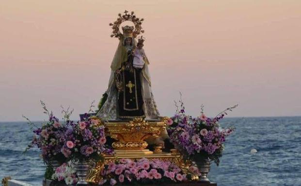 Imagen de la Virgen del Carmen, en su tradicional procesión marítima. 
