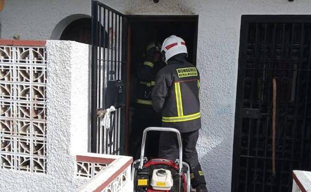 Trasladan al Virgen del Rocío de Sevilla al hombre herido grave tras la explosión de una bombona en Benalmádena