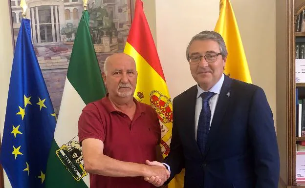 José María Gómez y Francisco Salado, este viernes en el Ayuntamiento. 