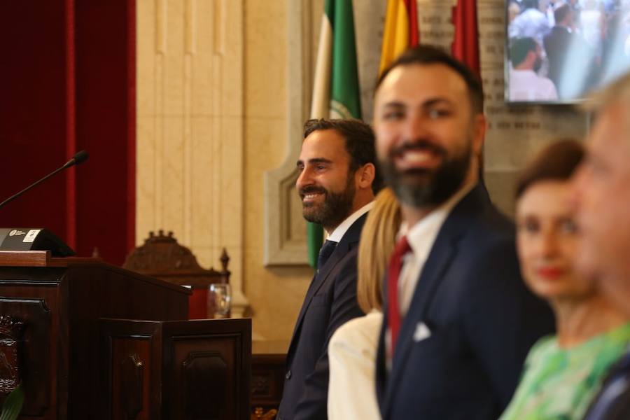 Francisco de la Torre ha sido reelegido alcalde de Málaga tras sumar 16 votos frente a los 15 del socialista Daniel Pérez. 