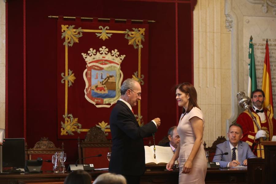 Francisco de la Torre ha sido reelegido alcalde de Málaga tras sumar 16 votos frente a los 15 del socialista Daniel Pérez. 