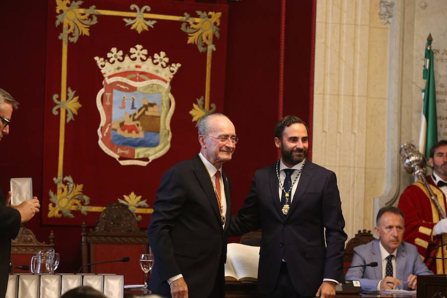 Francisco de la Torre ha sido reelegido alcalde de Málaga tras sumar 16 votos frente a los 15 del socialista Daniel Pérez. 