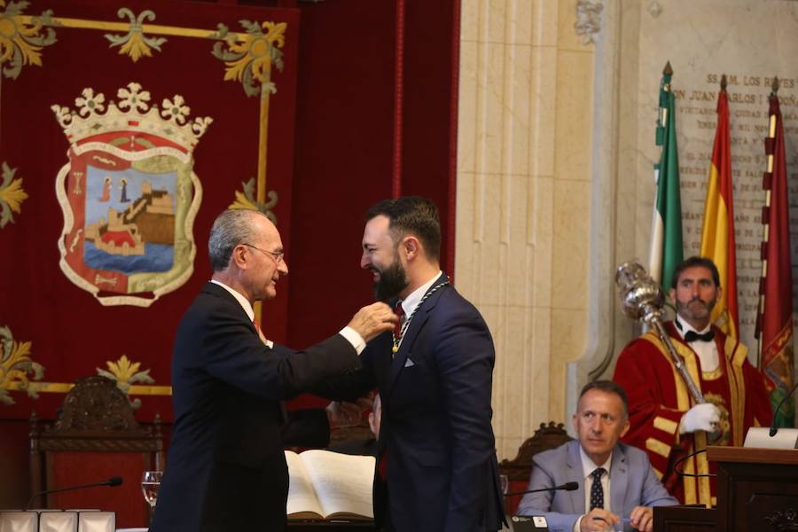 Francisco de la Torre ha sido reelegido alcalde de Málaga tras sumar 16 votos frente a los 15 del socialista Daniel Pérez. 