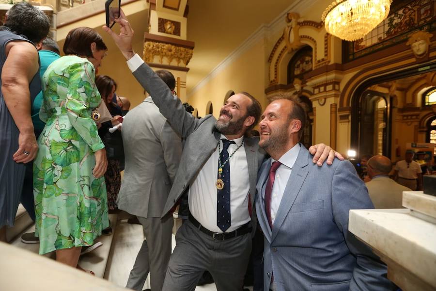 Francisco de la Torre ha sido reelegido alcalde de Málaga tras sumar 16 votos frente a los 15 del socialista Daniel Pérez. 