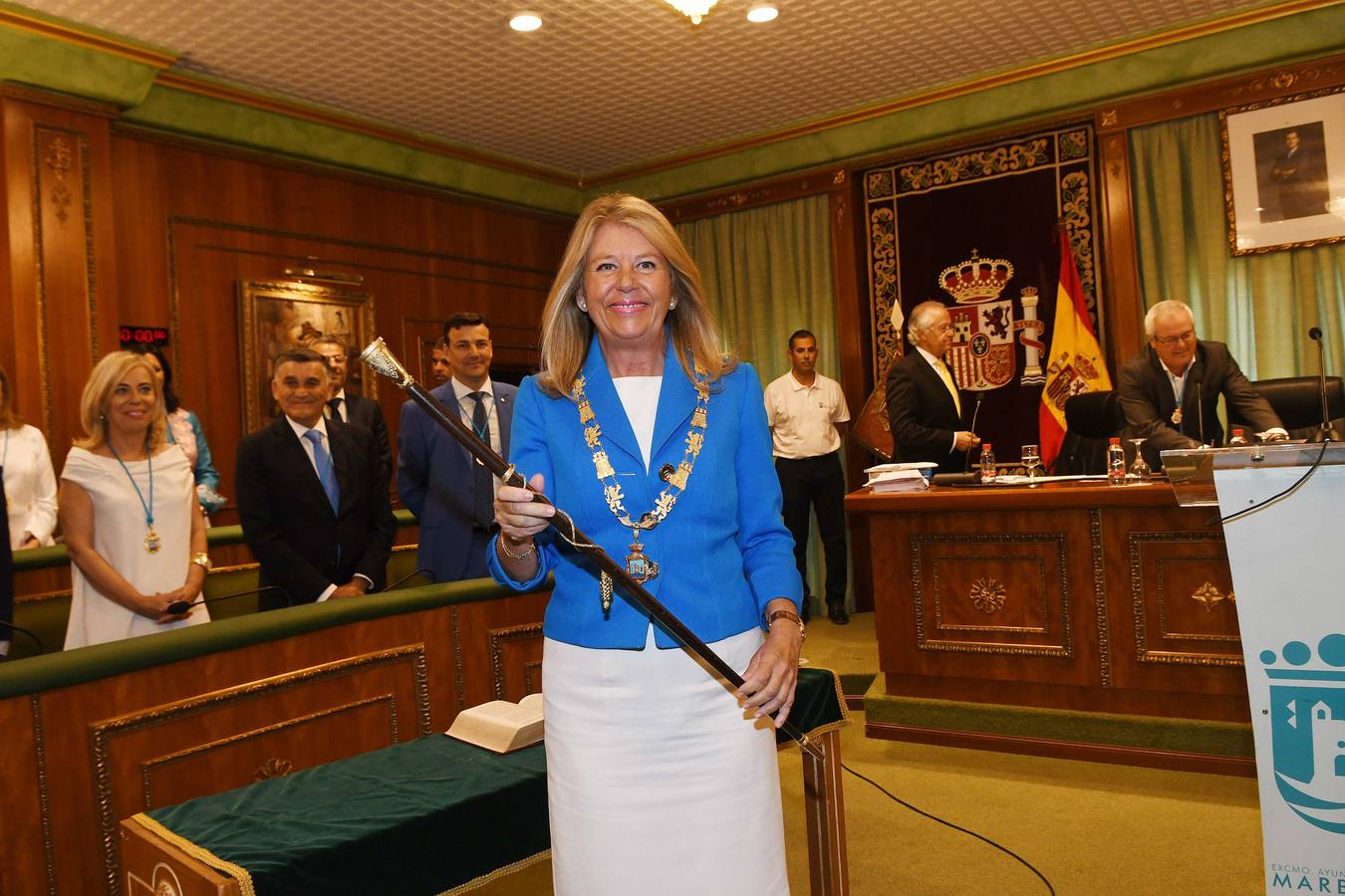 Así transcurrió el acto de la nueva configuración del ayuntamiento de Marbella donde Ángelez Muñoz fue reconocida como alcaldesa.